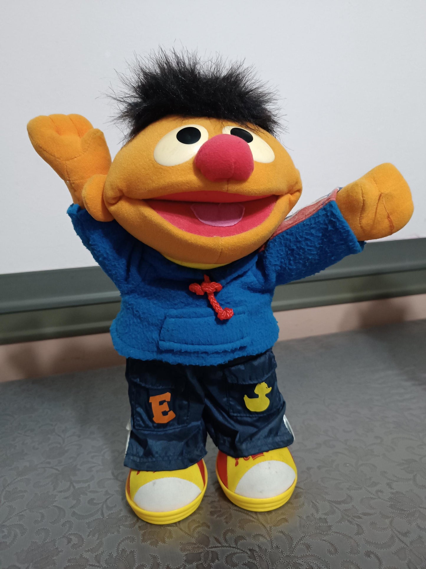 Sesame Street, Ernie, Muppet, speaks German and moves doll 14''