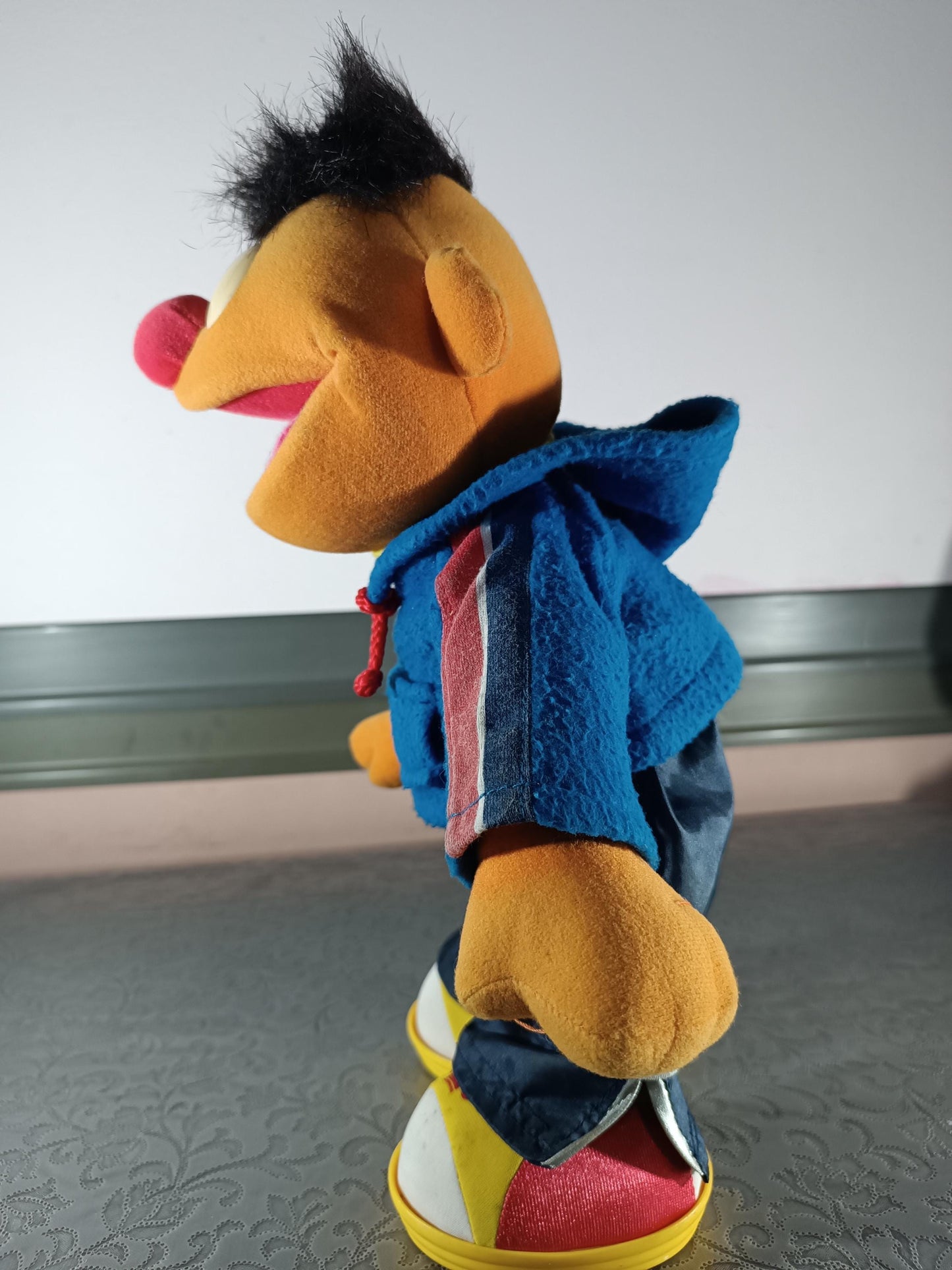 Sesame Street, Ernie, Muppet, speaks German and moves doll 14''