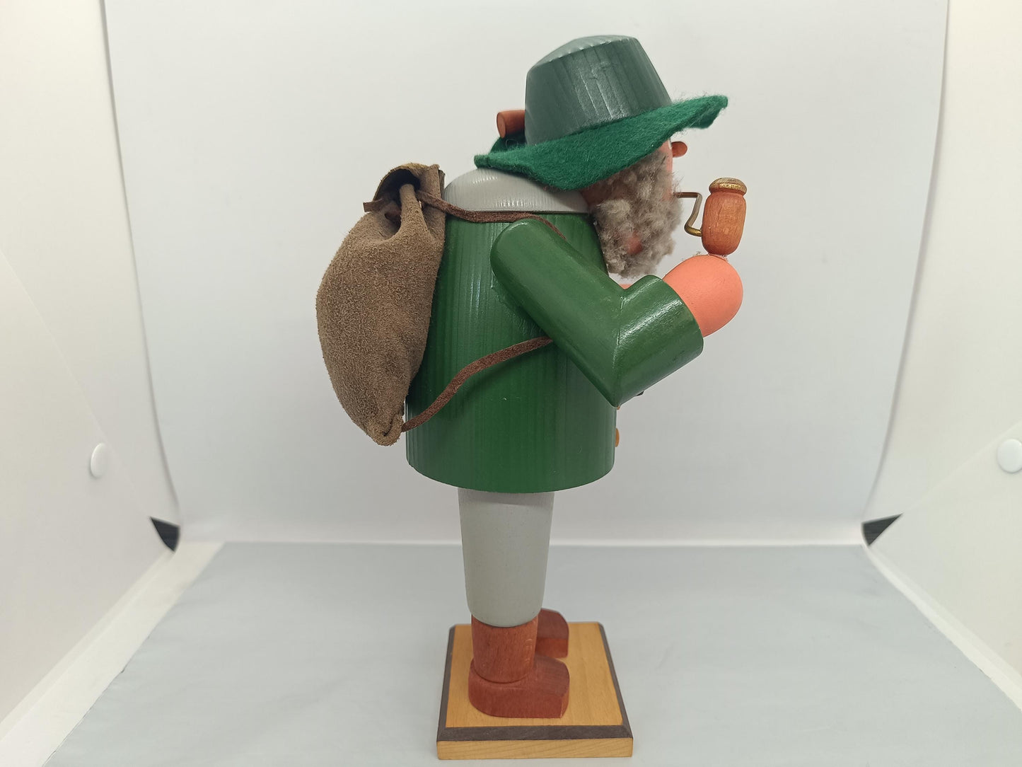 Vintage Wooden Hunter Smoker Raucher 25 cm