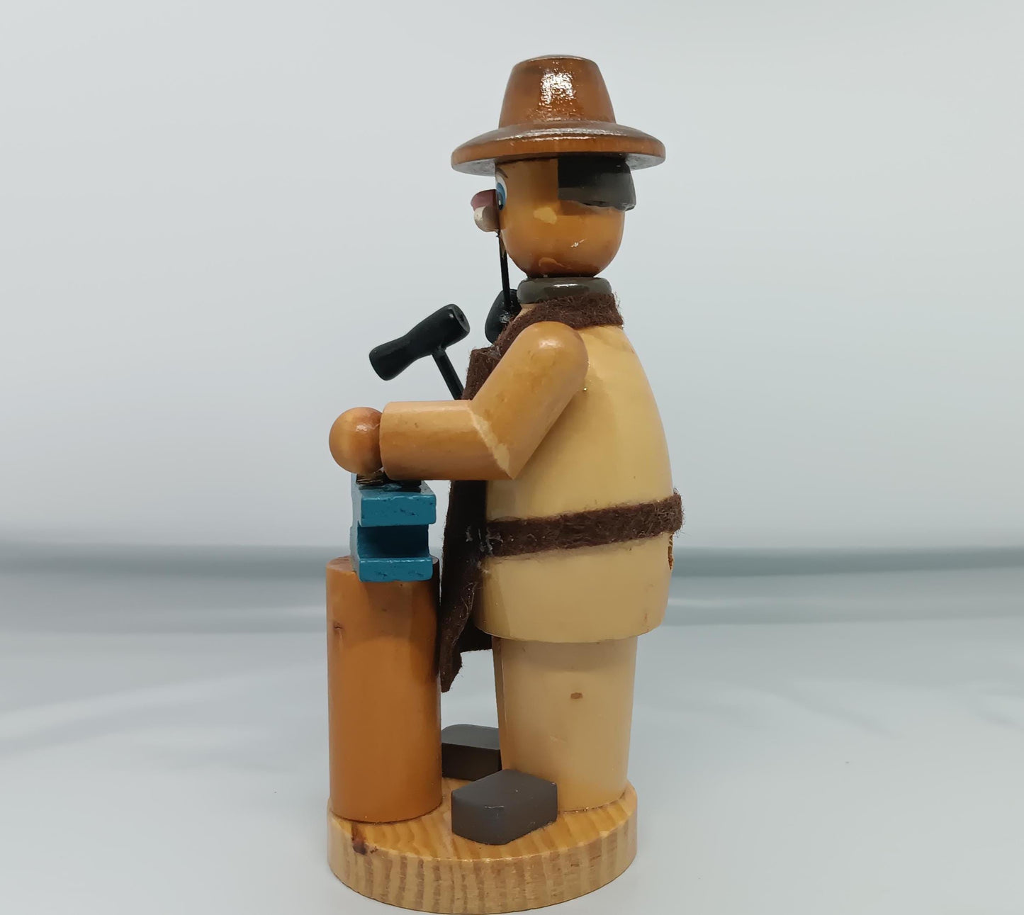Vintage Wooden Carpenter Smoker Raucher 16 cm