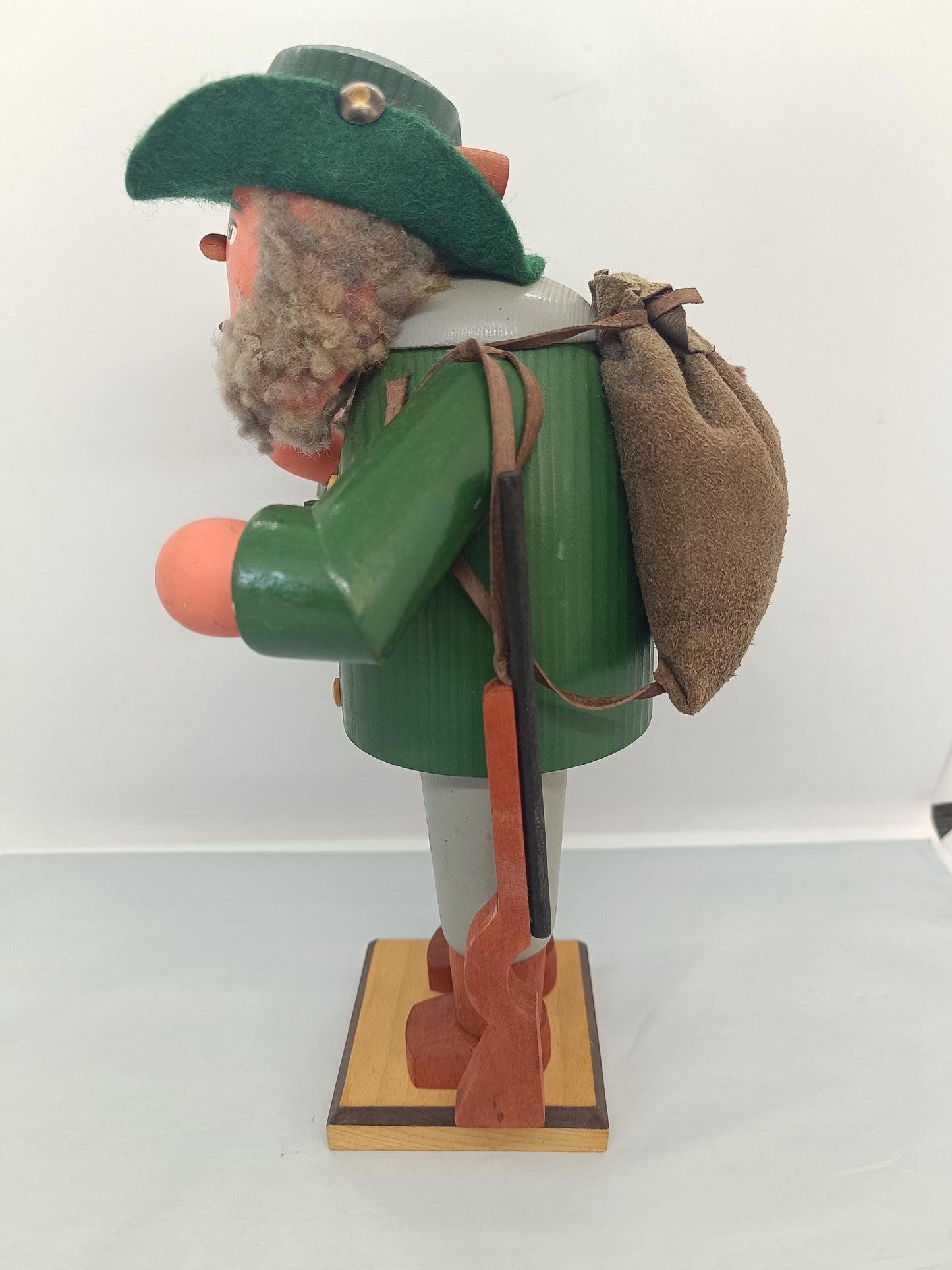 Vintage Wooden Hunter Smoker Raucher 25 cm